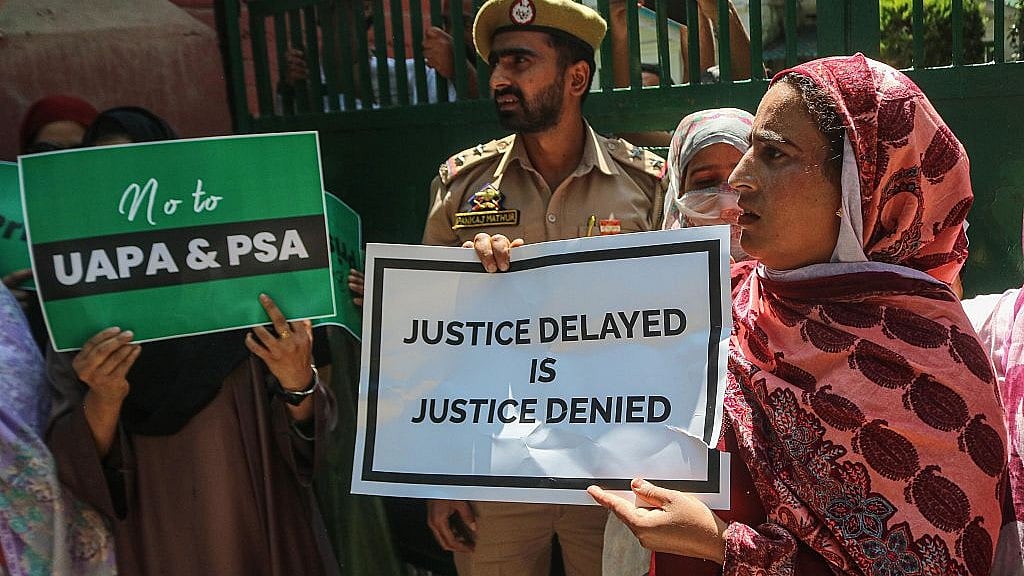 आकार पटेल / मानवाधिकार पर सरकारी सच और असलियत