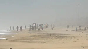 बड़ी खबर LIVE: चक्रवात दितवाह ने तमिलनाडु में किया जीवन अस्त-व्यस्त, भारी बारिश से तबाही, सैकड़ों एकड़ फसल बर्बाद