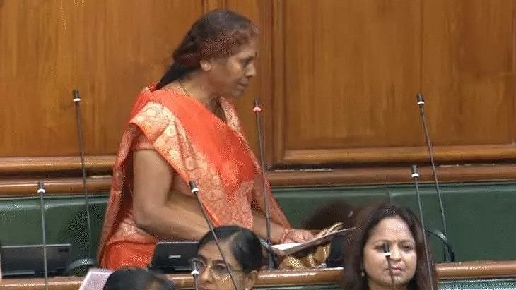 वीडियो: 'मैं सतत लेती हूं...' JDU विधायक विभा नहीं पढ़ पाईं शपथ, पास बैठी MLA से फुसफुसाईं- ए मनोरमा, बता ना!