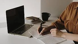 घर से काम करने का आपके मानसिक स्वास्थ्य पर क्या असर पड़ता है?