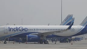 देश के 8 एयरपोर्ट से 100 से ज्यादा उड़ानें प्रभावित