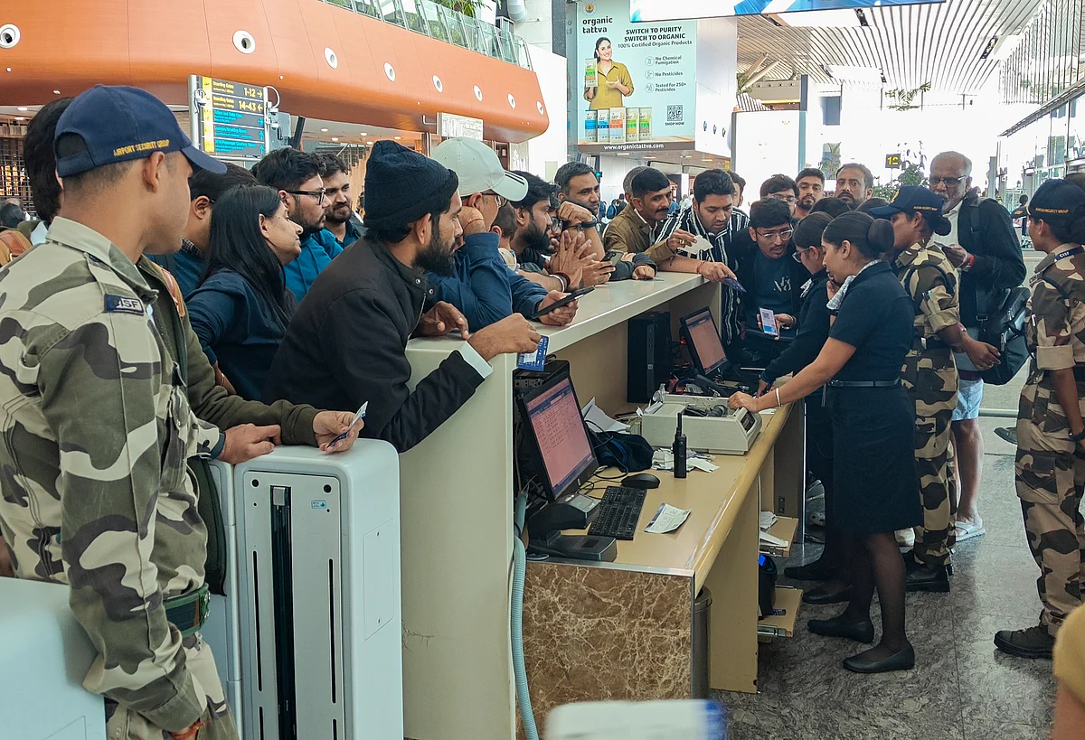 Indigo संकट के बीच झुकी मोदी सरकार! DGCA ने अपने ही फैसले पर लिया यू-टर्न, अब यात्रियों की सुरक्षा को लेकर उठे सवाल