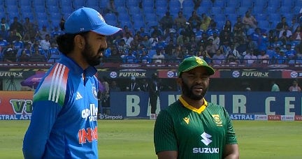 निर्णायक मुकाबले में भारत ने जीता टॉस