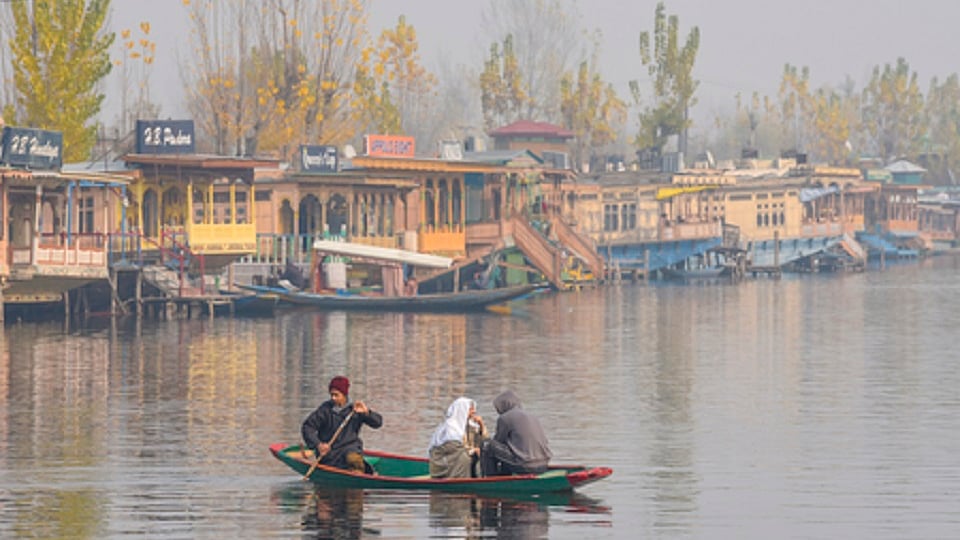 बिना इजाजत कश्मीर और लद्दाख घूमता पकड़ा गया चीनी नागरिक, फोन से मिले चौंकाने वाले सुराग, जांच में जुटीं एजेंसियां