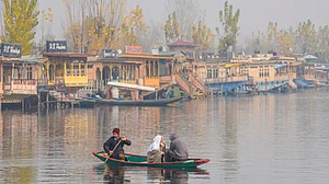 बिना इजाजत कश्मीर और लद्दाख घूमता पकड़ा गया चीनी नागरिक, फोन से मिले चौंकाने वाले सुराग, जांच में जुटीं एजेंसियां