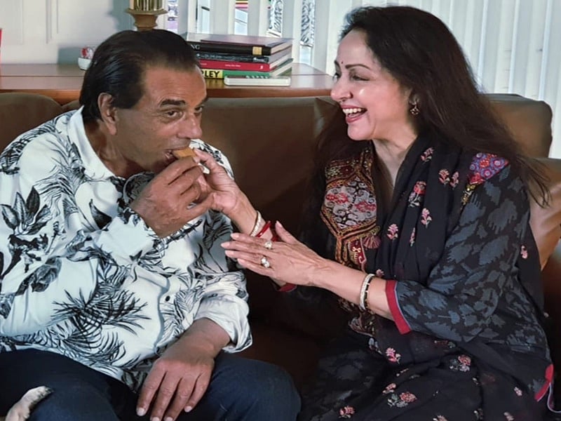 सिनेजीवन: अपने पिता को याद कर भावुक हुए सनी देओल और सायरा बानो बोलीं- धरम जी की तारीफ के लिए मेरे पास शब्द नहीं