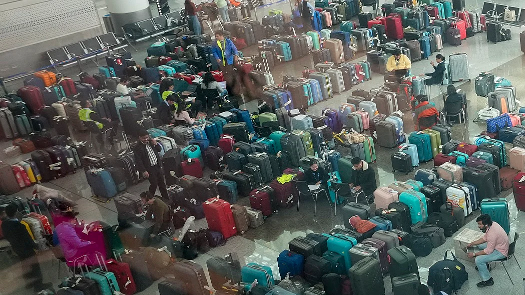 इंडिगो ने DGCA के कारण बताओ नोटिस का भेजा जवाब, कहा- कई कारणों के प्रभाव से हुआ व्यवधान