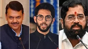 महायुति के एक दल के 22 विधायक फडणवीस के करीबी, पाला बदलने को तैयार: आदित्य ठाकरे का सनसनीखेज दावा