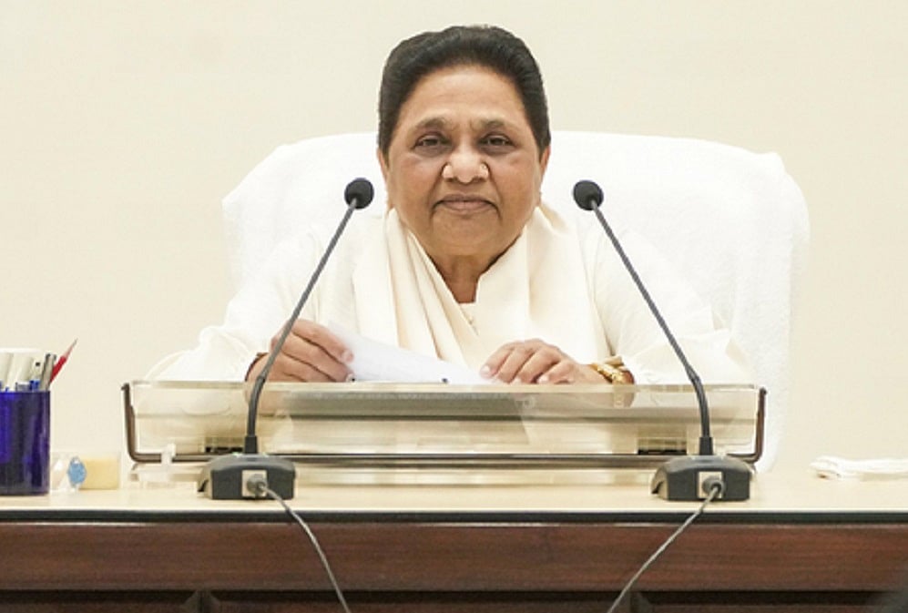 मायावती ने EVM को हटाकर वापस बैलेट पेपर से चुनाव कराने की मांग की, SIR की समयसीमा बढ़ाने का भी दिया सुझाव