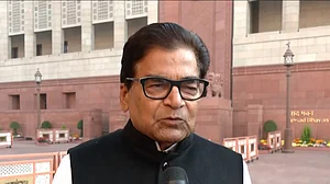 समाजवादी पार्टी के सांसद रामगोपाल यादव ने कहा कि एसआईआर प्रक्रिया को लेकर चुनाव आयोग खुद भ्रमित है।