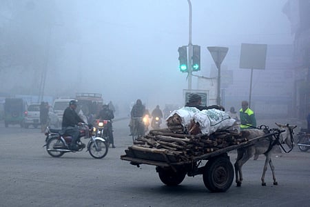 दुनिया की खबरें: दुनिया का पहला सबसे प्रदूषित शहर है लाहौर और अमेरिका में ट्रंप को नहीं मिल रहा आम जनता का साथ!