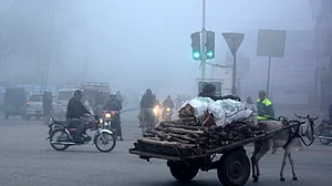 दुनिया की खबरें: दुनिया का पहला सबसे प्रदूषित शहर है लाहौर और अमेरिका में ट्रंप को नहीं मिल रहा आम जनता का साथ!