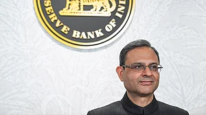 अर्थतंत्र की खबरें: आरबीआई गवर्नर का बैंकों को ये निर्देश और पाकिस्तान की अर्थव्यवस्था पर भारी कर्ज का बोझ