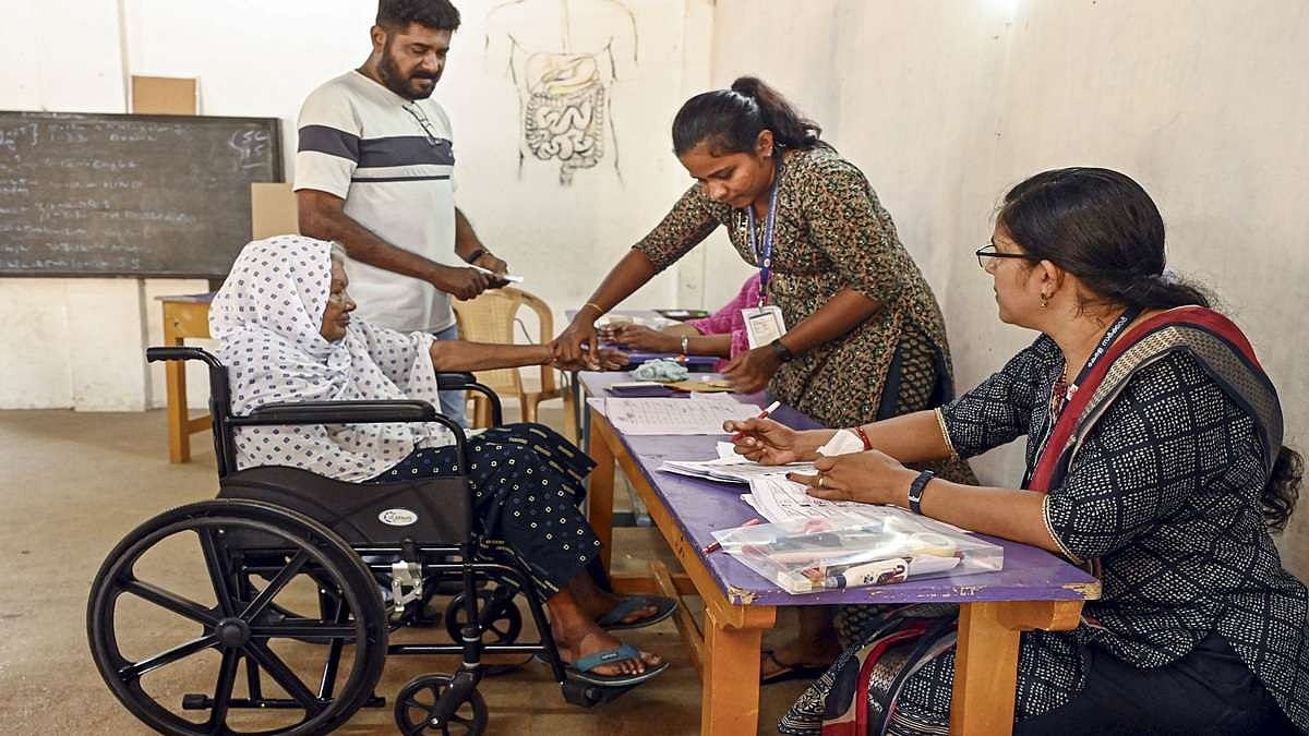 केरल: निकाय चुनाव के दूसरे चरण के लिए मतदान जारी, 18,274 मतदान केंद्रों पर हो रही वोटिंग
