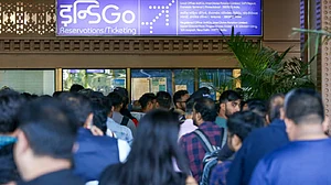 इंडिगो ने उड़ानें रद्द होने से प्रभावित यात्रियों को 10,000 रुपए का ट्रैवल वाउचर ऑफर किया, जानें किसे और कैसे मिलेगा