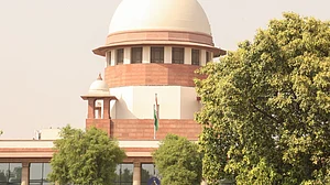 अल्पसंख्यक संस्थानों में RTE लागू करने की मांग वाली याचिका खारिज, सुप्रीम कोर्ट ने याचिकाकर्ता पर लगाया 1 लाख का जुर्माना