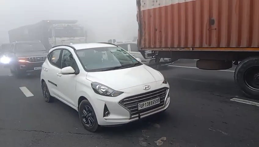UP: एक्सप्रेस-वे और एलिवेटेड रोड पर घटाई गई रफ्तार, घने कोहरे के चलते यातायात पुलिस ने जारी की विशेष निर्देशिका
