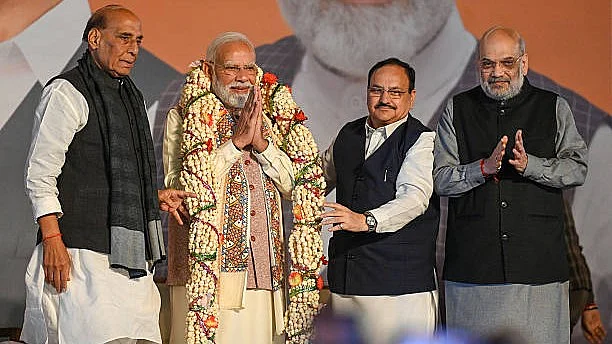 आकार पटेल / मोदी सरकार के शासन की असलियत छिपाते दिखावे और हवा-हवाई समाधानों का दौर