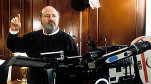 हॉलीवुड के डायरेक्टर-एक्टर रॉब रेनर और पत्नी मिशेल सिंगर घर में पाए गए मृत, पुलिस जांच में जुटी