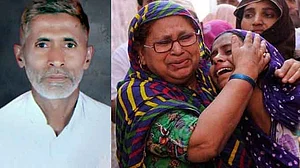 मोहम्मद अखलाक और दाएं बिलखता परिवार (फाइल फोटो)