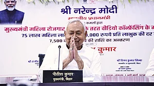बिहारः मुख्यमंत्री महिला योजना के तहत पुरुषों के खातों में भेजे 10-10 हजार रुपए, अब वसूली में जूझ रहे अधिकारी