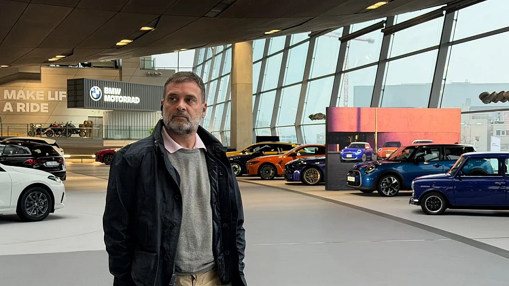 राहुल गांधी ने जर्मनी में BMW प्लांट का किया दौरा, भारत में विनिर्माण में गिरावट पर जताई चिंता, बताया रास्ता