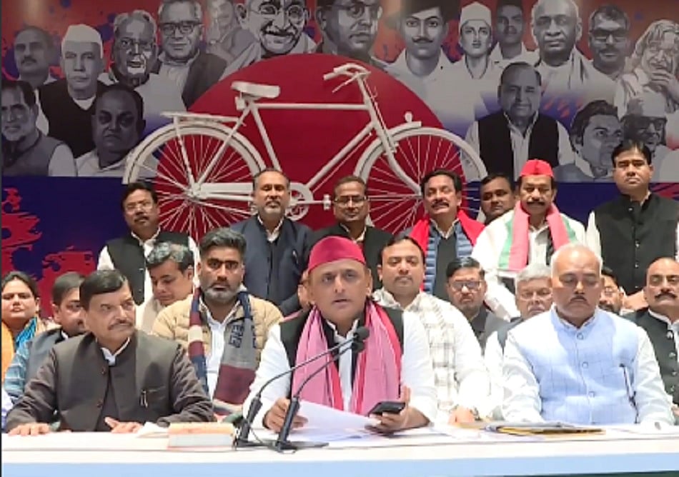 कोडीन कफ सिरप की अवैध आपूर्ति में शामिल लोगों को बचा रही बीजेपी: अखिलेश यादव