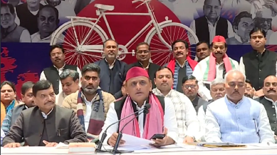 कोडीन कफ सिरप की अवैध आपूर्ति में शामिल लोगों को बचा रही बीजेपी: अखिलेश यादव