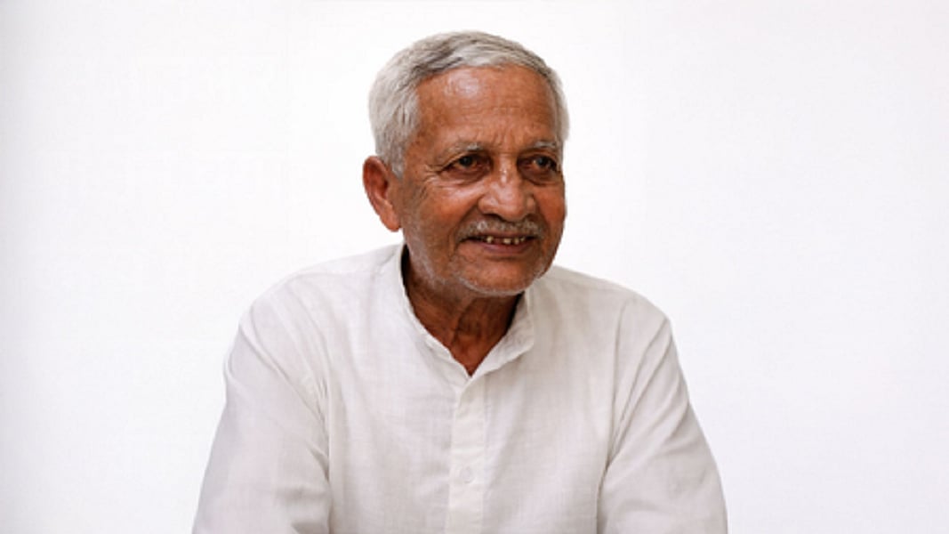 अदम गोंडवीः 'समय से मुठभेड़' करने वाला शायर, जिसने फाइलों में 'गांव का मौसम गुलाबी' देखा