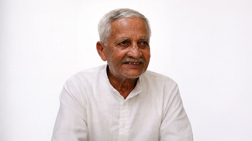 अदम गोंडवीः 'समय से मुठभेड़' करने वाला शायर, जिसने फाइलों में 'गांव का मौसम गुलाबी' देखा