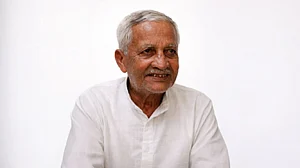 अदम गोंडवीः 'समय से मुठभेड़' करने वाला शायर, जिसने फाइलों में 'गांव का मौसम गुलाबी' देखा