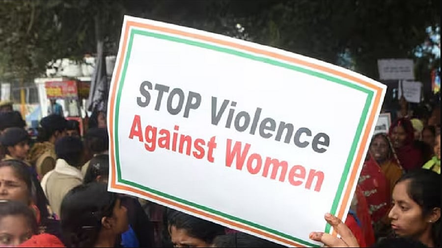 महिलाओं पर हिंसा के नए आयाम, सोशल मीडिया ने नया औजार थमाया, AI ने और अधिक घातक बना दिया