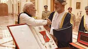 प्रधानमंत्री को विदेशों से सम्मान हासिल करने का चस्का, आखिर शौक बड़ी चीज है!