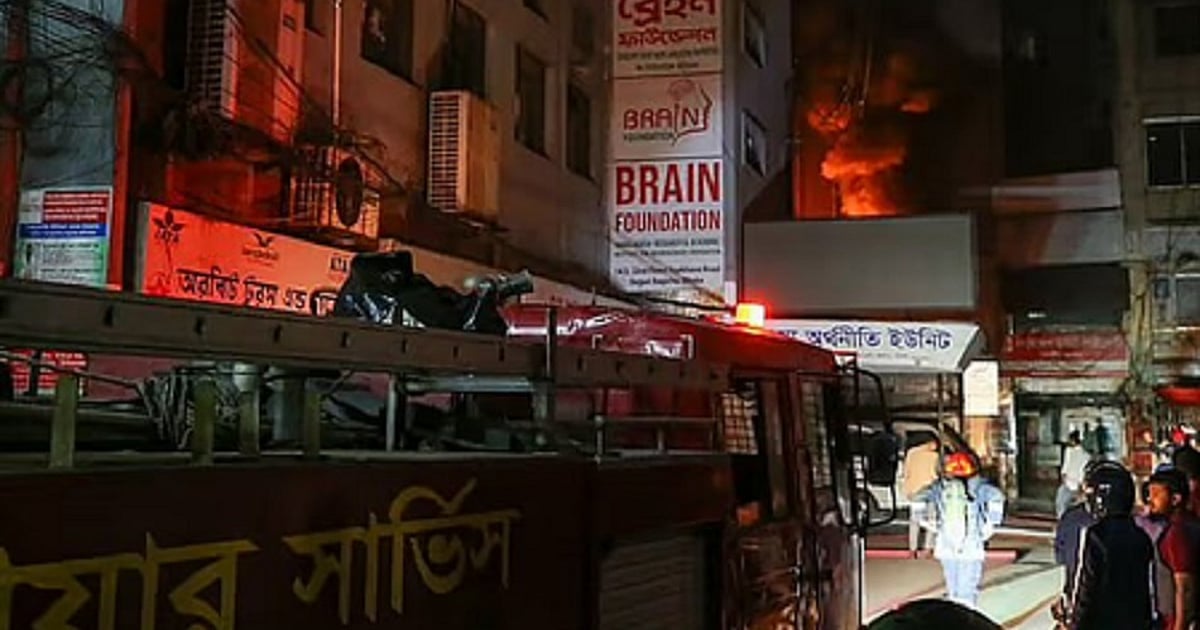 बांग्लादेश: 'मुक्ति युद्ध के आदर्शों' पर हमले से सांस्कृतिक संगठन और पत्रकार व्यथित, ढाका में निकाला विरोध मार्च