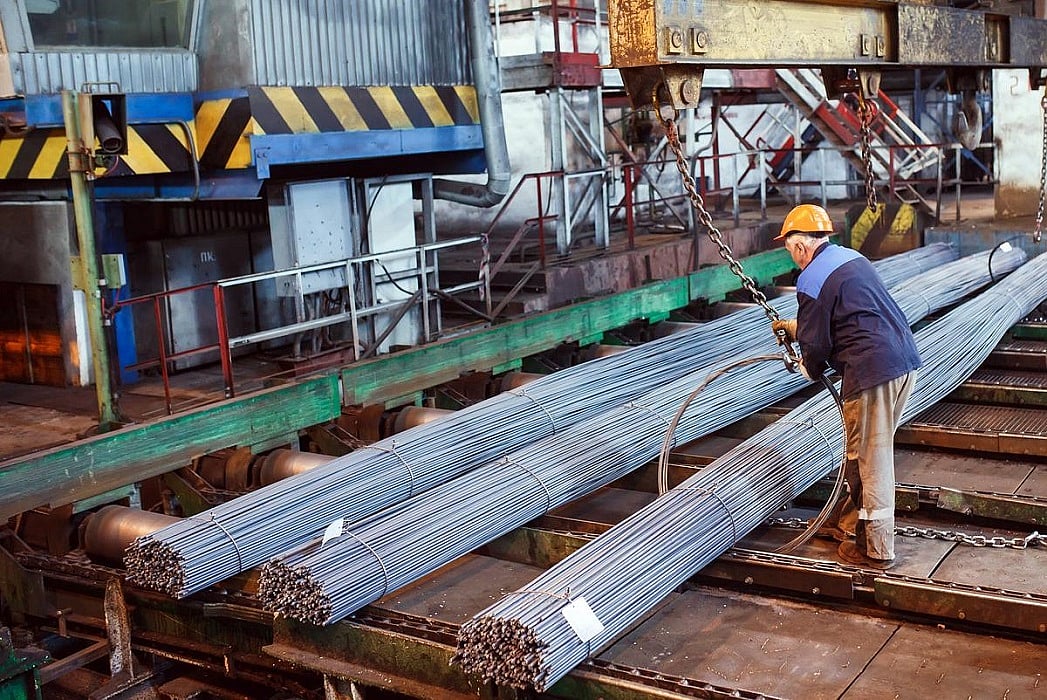 अर्थजगतः बुनियादी उद्योगों की वृद्धि दर नवंबर में घटकर 1.8 प्रतिशत और सोना नए शिखर पर, चांदी का भी नया रिकॉर्ड