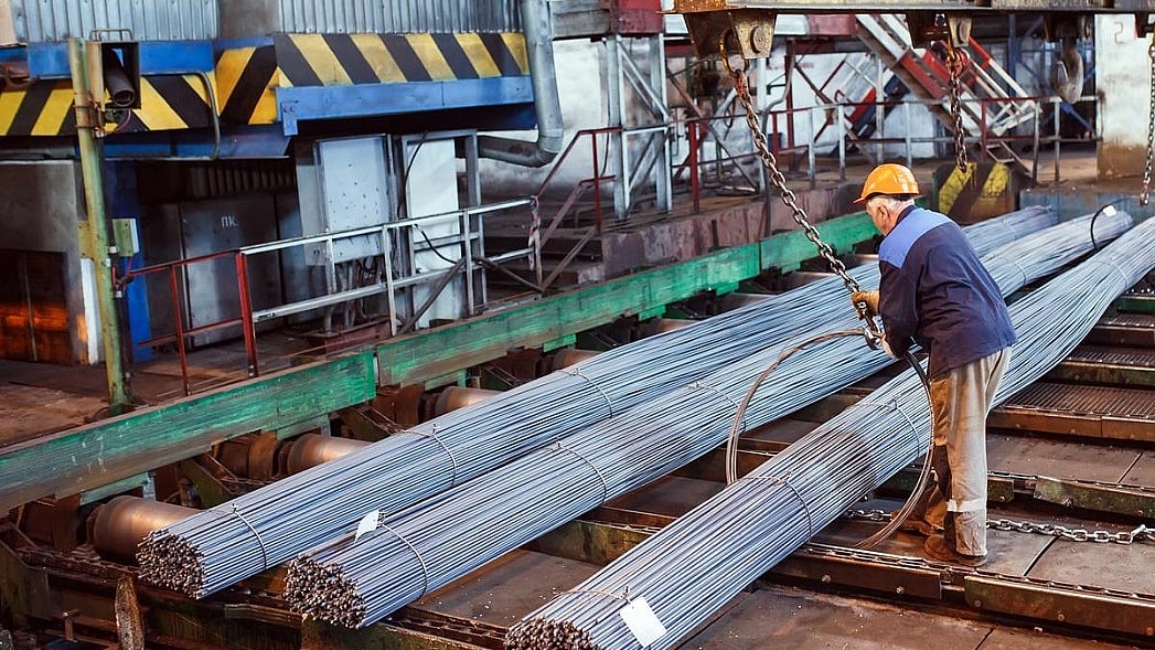 बुनियादी उद्योगों की वृद्धि दर नवंबर में घटकर 1.8 प्रतिशत और सोना नए शिखर पर, चांदी का भी नया रिकॉर्ड