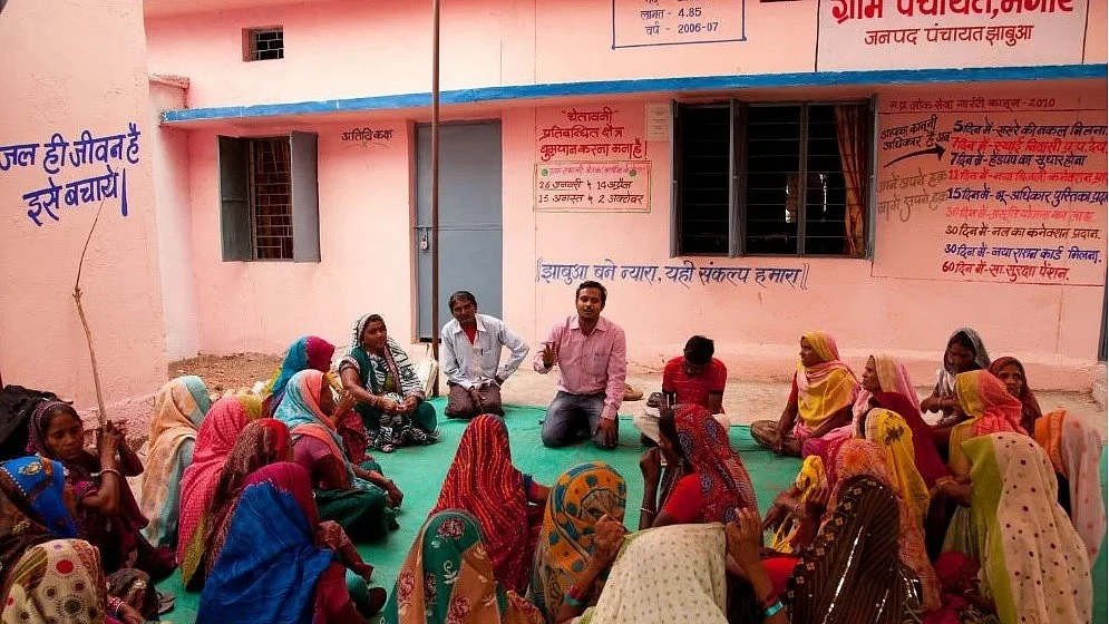 ऐसी ही पंचायतों में तय होता था कि क्या काम हो, जिसमें सबकी मर्जी शामिल होती थी, अब ऐसा नहीं हो सकेगा (सांकेतिक तस्वीर)