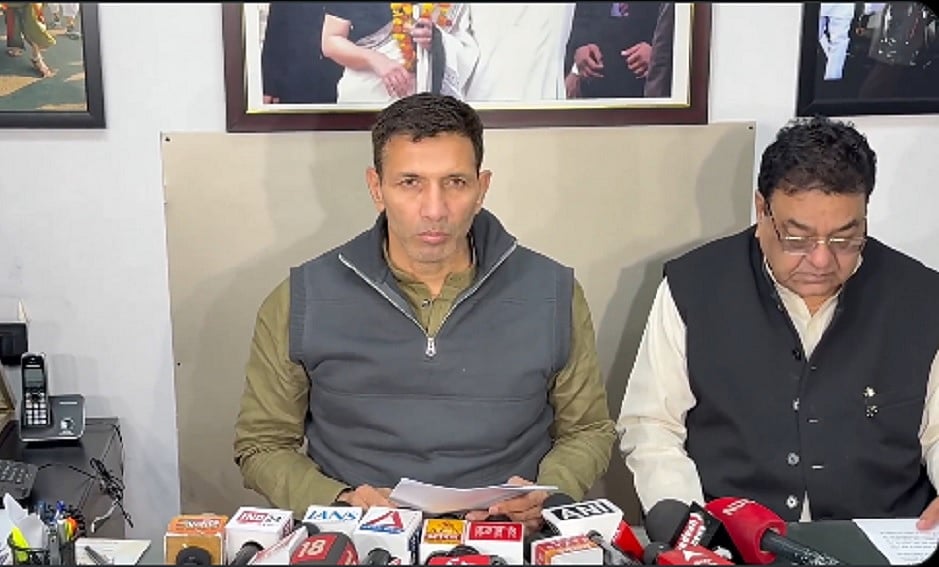 'मध्य प्रदेश की स्वास्थ्य सेवाएं वेंटिलेटर पर, अघोषित आपातकाल जैसे हालात', जीतू पटवारी ने बीजेपी सरकार को घेरा