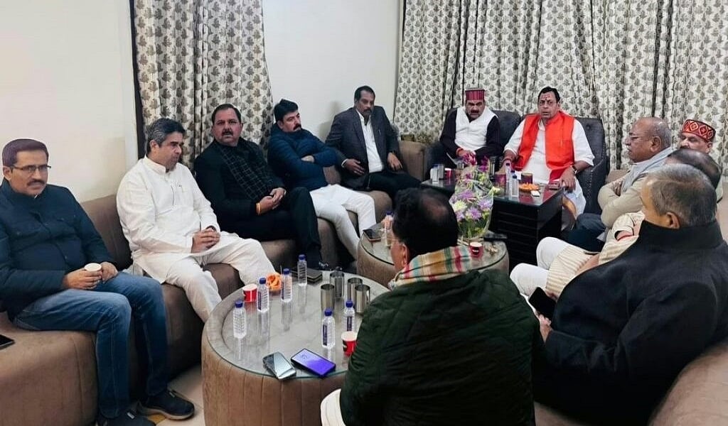 UP में ब्राह्मण विधायकों की बैठक पर चढ़ा सियासी पारा, विपक्ष ने BJP सरकार पर उठाया सवाल, राजभर ने भी साधा निशाना