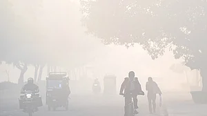 क्या दिल्ली-एनसीआर की हवा सुधर गई, CAQM ने हटाईं ग्रैप-4 की पाबंदियां, वायु गुणवत्ता में सुधार का दावा