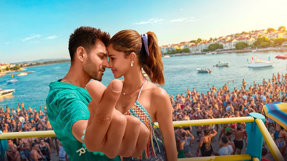 सिनेजीवन: क्रिसमस पर अक्षय कुमार ने दिया फैंस को तोहफा और जानिए कैसी फिल्म ‘तू मेरी मैं तेरा, मैं तेरा तू मेरी’?