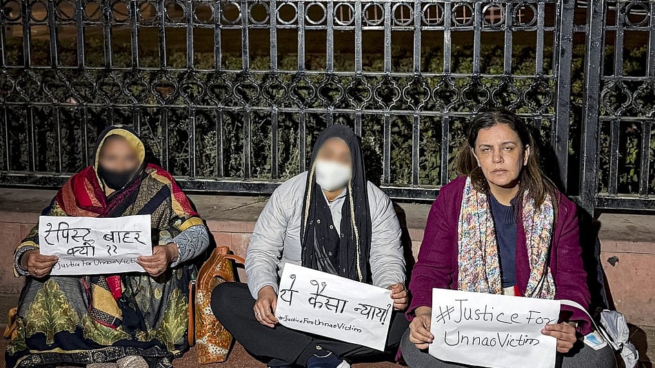 भविष्य का नक्शा उजला नहीं दिख रहा, फिर भी आइए उम्मीद का सफर जारी रखते हैं!