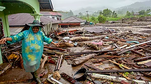 साल जो गुजर गयाः बाढ़, तूफान से लेकर भूकंप तक, 2025 में दुनिया में आई इन प्राकृतिक आपदाओं ने खूब तबाही मचाई