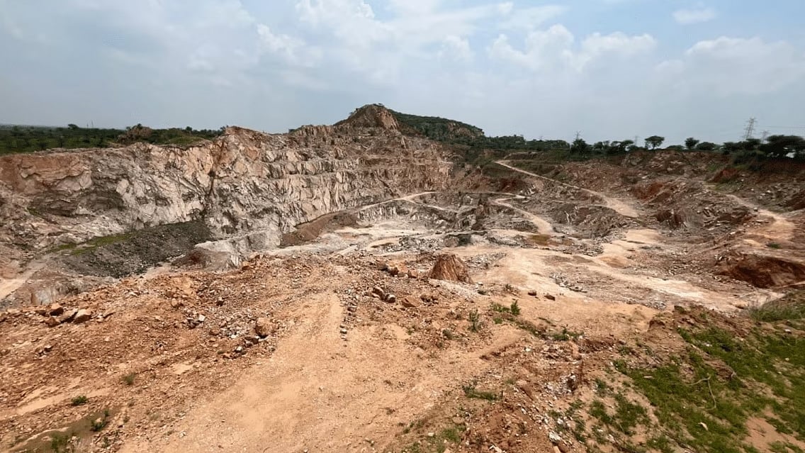 अरावली पर्वत श्रंखला पर खनन का खतरा मंडरा रहा है