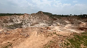 अरावली पर्वत श्रंखला पर खनन का खतरा मंडरा रहा है