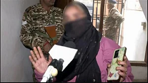 उन्नाव रेप पीड़िता ने सेंगर पर सुप्रीम कोर्ट के आदेश का किया स्वागत, कहा- मौत की सजा दिलाने की कोशिश करूंगी