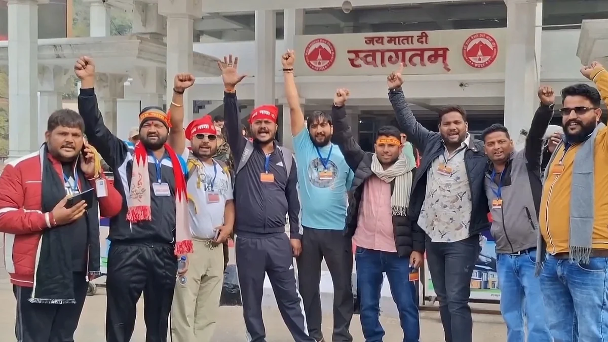 नए साल से पहले मंदिरों में भक्तों की भीड