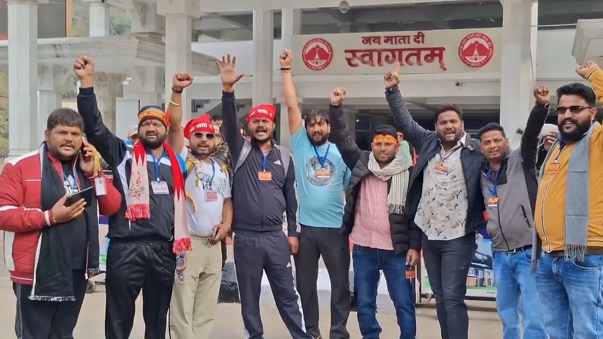 नए साल से पहले मंदिरों में भक्तों की भीड