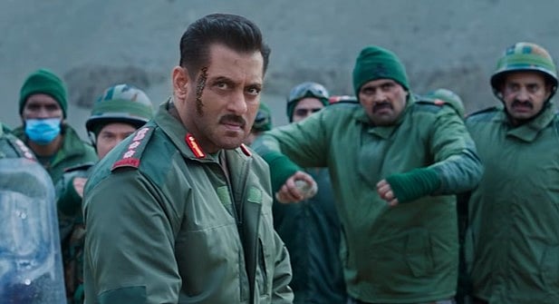 सिनेजीवन: धर्मेंद्र की आखिरी फिल्म 'इक्कीस' देखकर भावुक हुए अनिल शर्मा और सोहा अली ने झटपट बनाया हेल्दी ग्रीन जूस