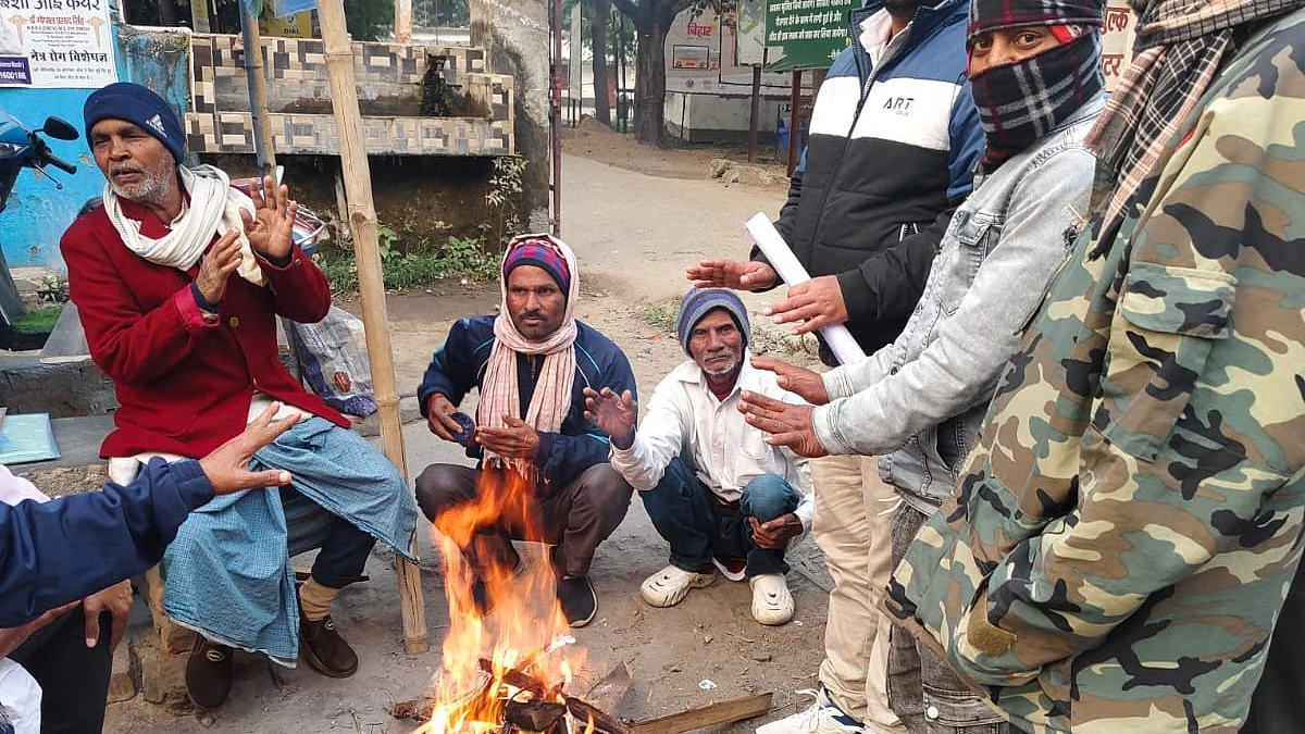 बिहार में कड़ाके की ठंड और घने कोहरे से जनजीवन प्रभावित (फोटो: @dm_patna)